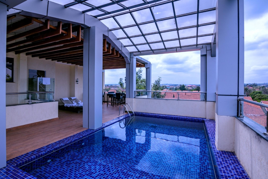 cobertura para piscina em residencia